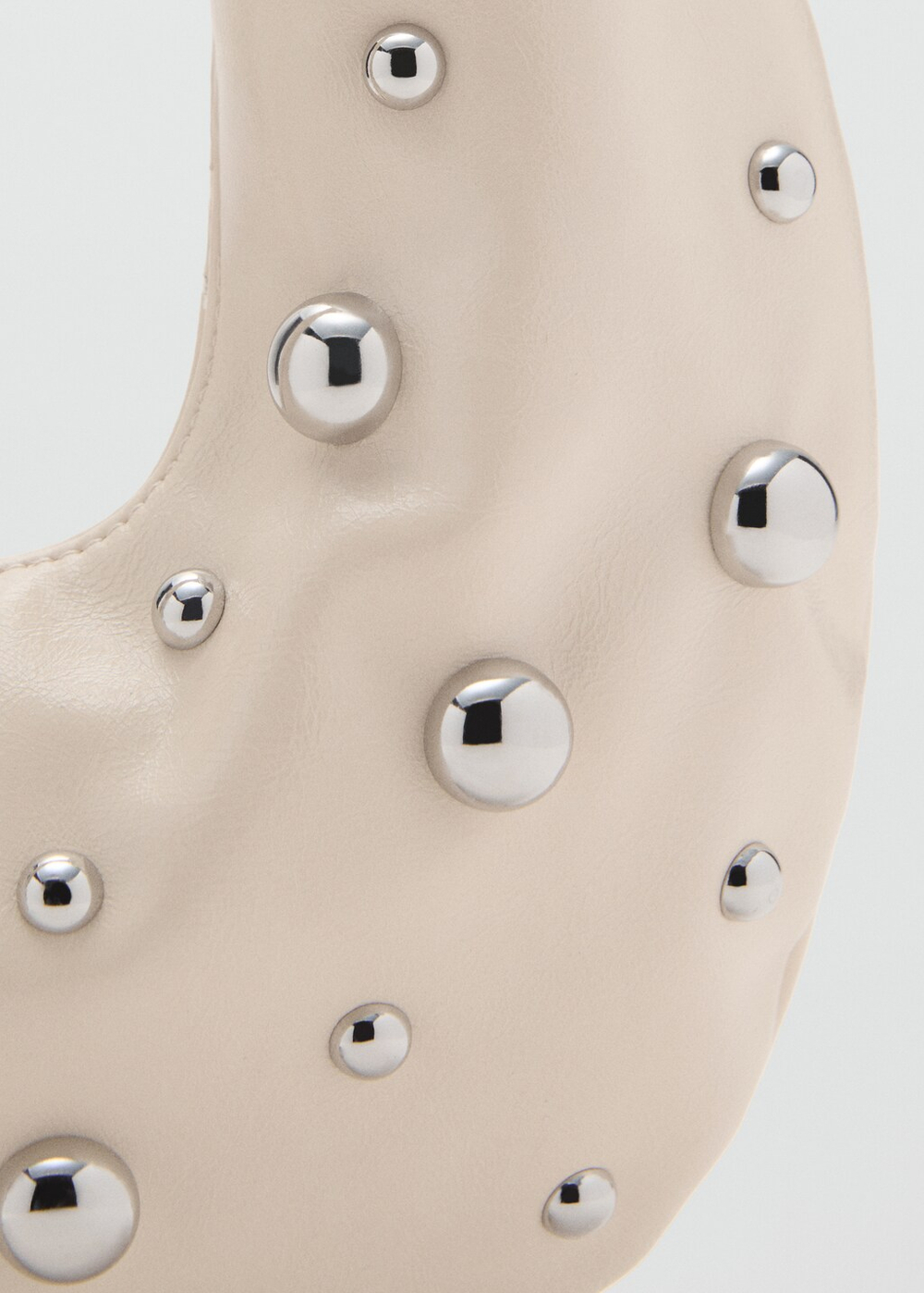 Сумка на плечевом ремне с заклепками