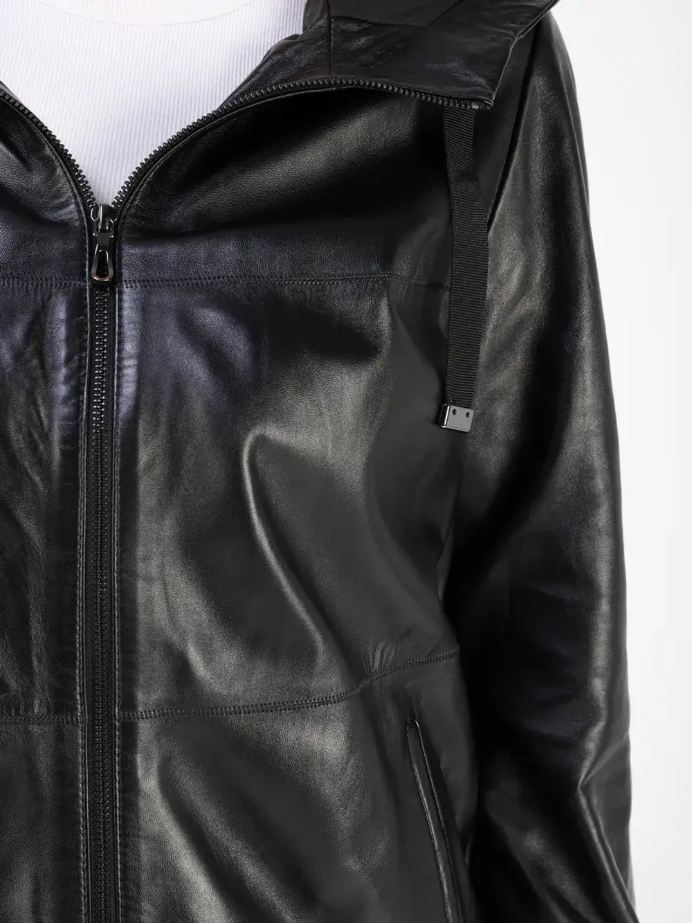 Кожаная куртка демисезонная с капюшоном