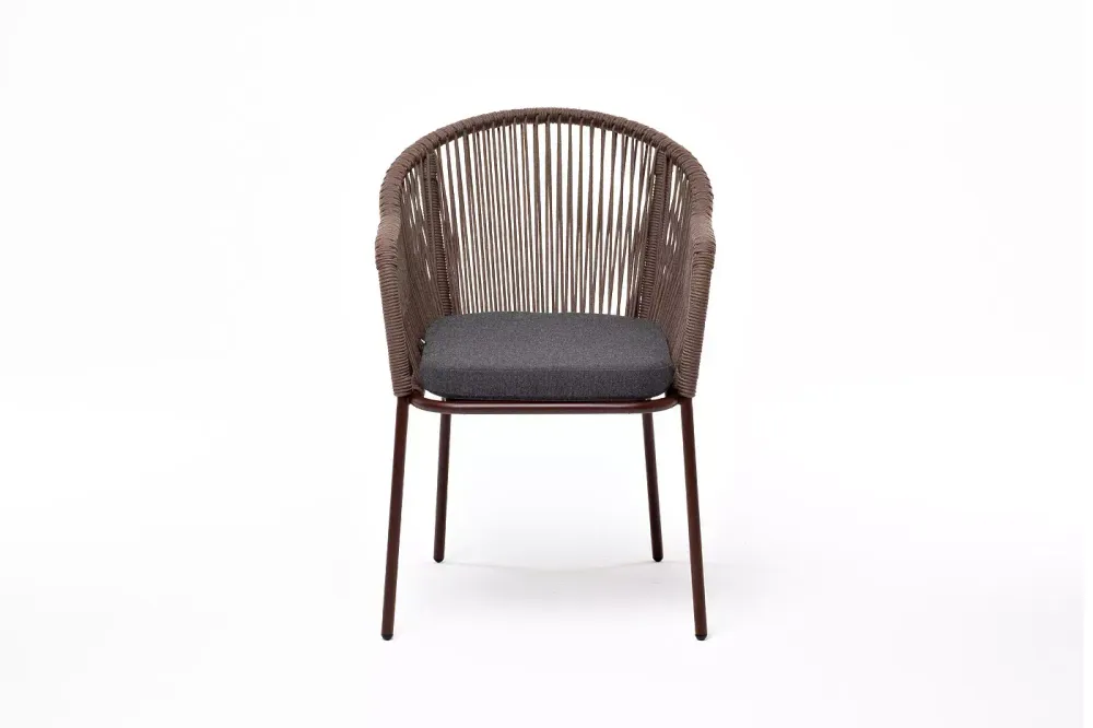 "Лион" стул плетеный из роупа, каркас из стали коричневый (RAL8016) муар, роуп коричневый круглый, ткань темно-серая 027