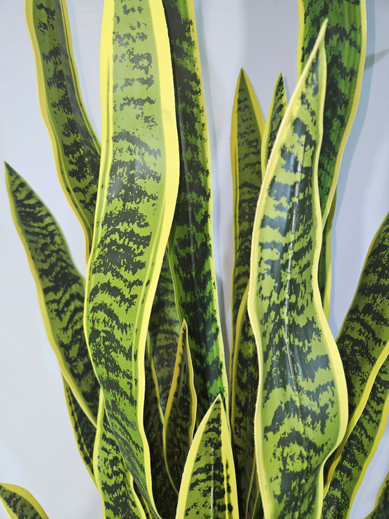 Сансевиерия искусственная 130см высокая в кашпо