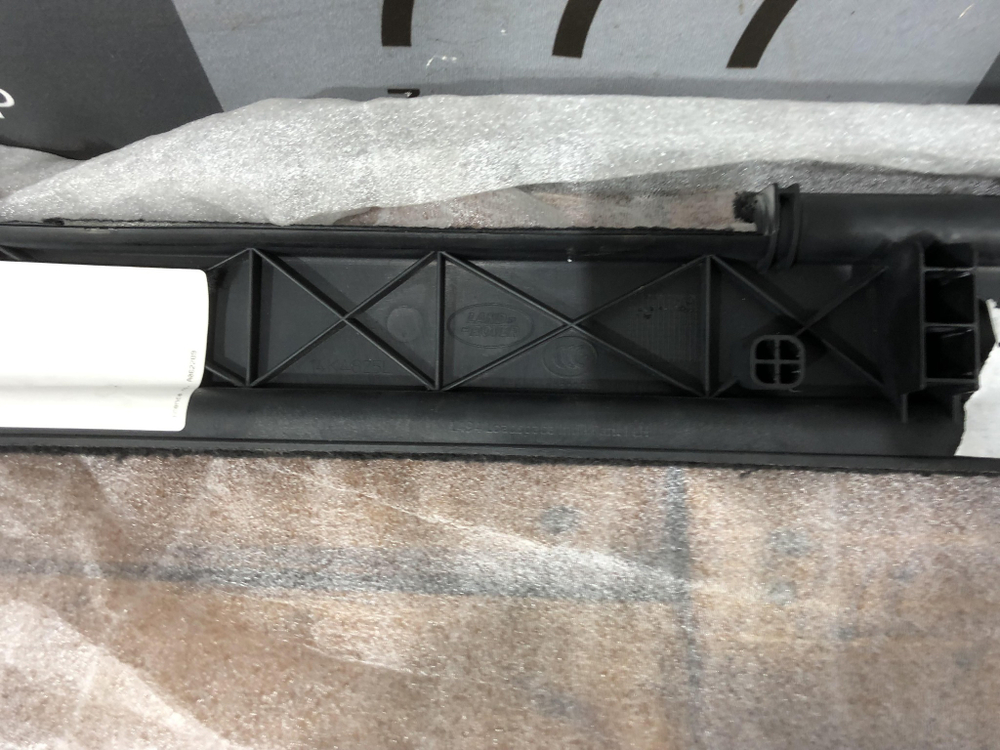 Накладка пола багажника левая Range Rover Sport 2 БУ Оригинал LR061070