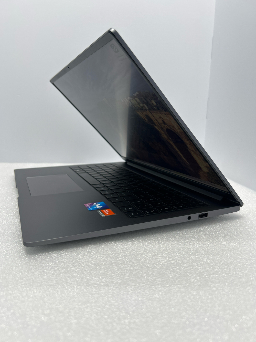 Ноутбук HONOR MagicBook X 16 Pro (5301AGXP) 16"/AMD Ryzen 7 7840HS/RAM 16GB/SSD 512GB/AMD Radeon 780M Graphics/1920x1200/IPS/Windows 11/Подсветка кл-ры: LED/серый космос. Состояние: Уценка/вмятина и царапины на корпусе