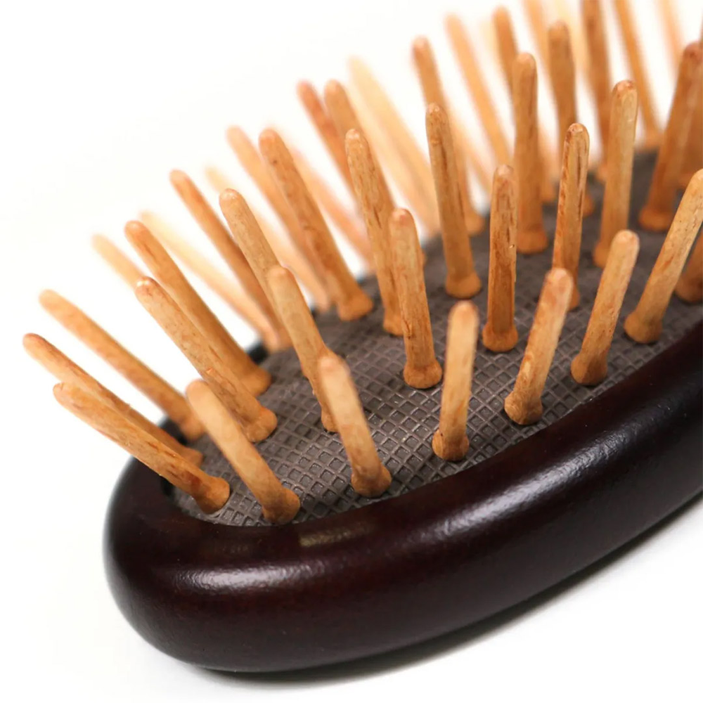 Массажная щетка с зубчиками из кедра Хиба для ухода за шерстью и улучшения кожного и волосяного покрова