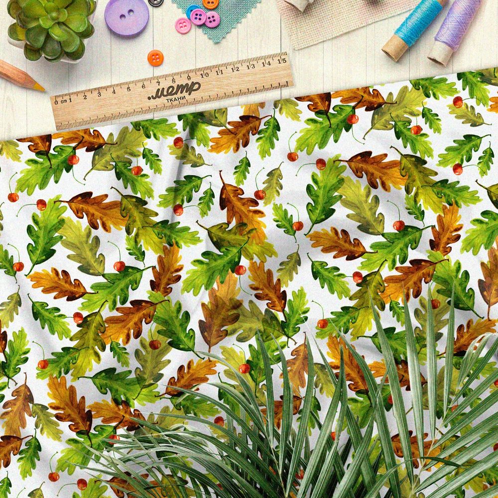 Ткань габардин желтеющие листья дуба и вишня на белом фоне