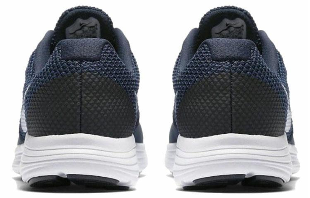 Кроссовки Nike Revolution 3