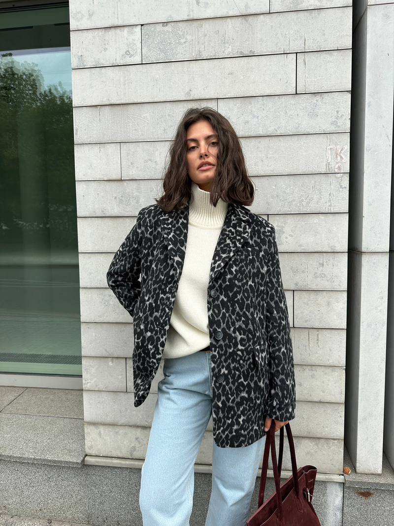 Пальто из смесовой шерсти укороченное леопард серый