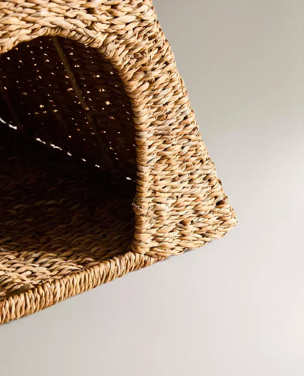 ZARA HOME ПЛЕТЕНЫЙ ДОМИК ДЛЯ ДОМАШНИХ ЖИВОТНЫХ, СВЕТЛО-БЕЖЕВЫЙ