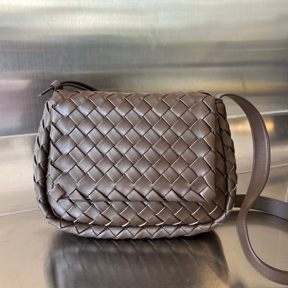 Bottega Veneta Small Cobble Messenger 27 cm