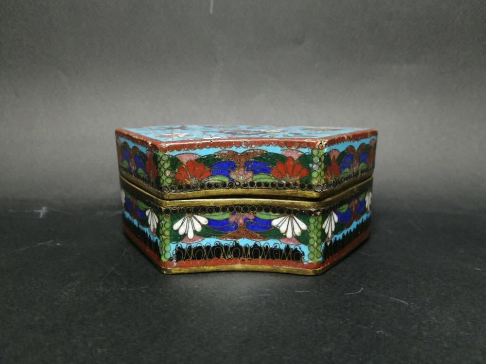 Эмалевая шкатулка. Клуазоне