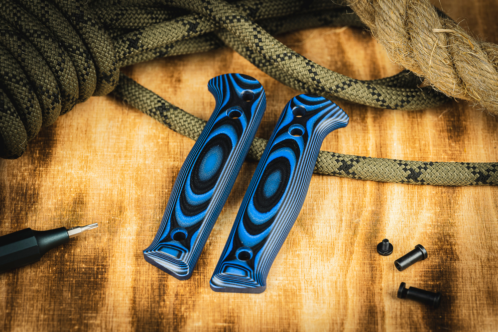 Накладки Forester, Intruder, Yeti из G10 Черно-Синие