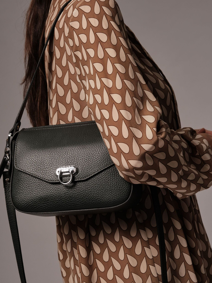 Сумка кожаная через плечо темно-зеленая