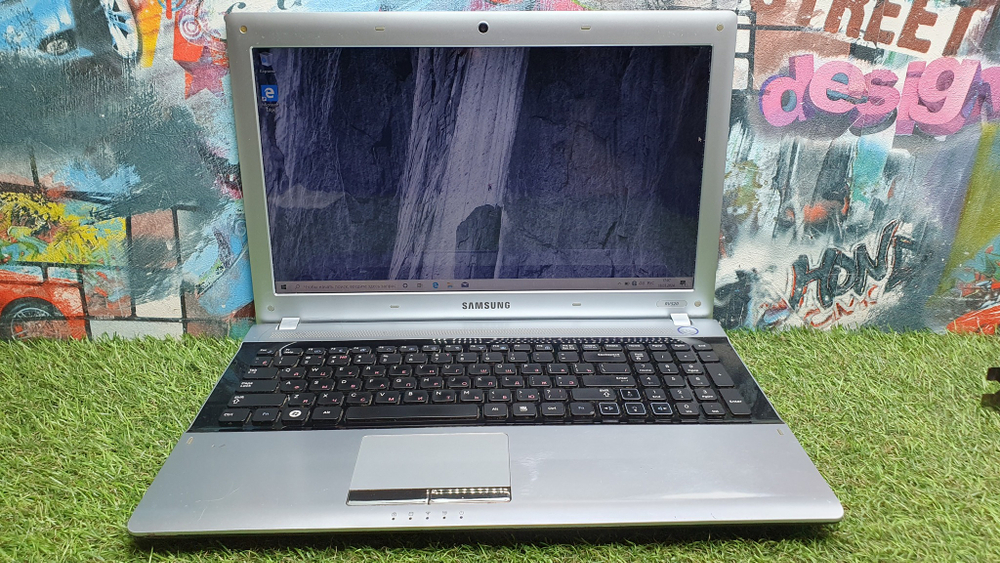 Ноутбук Samsung i5/4Gb/GT 520M 1Gb