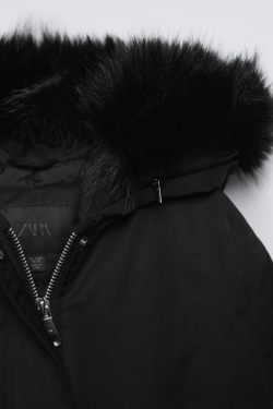ZARA ПАРКА С ИСКУССТВЕННЫМ МЕХОМ НА КАПЮШОНЕ, ЧЕРНЫЙ