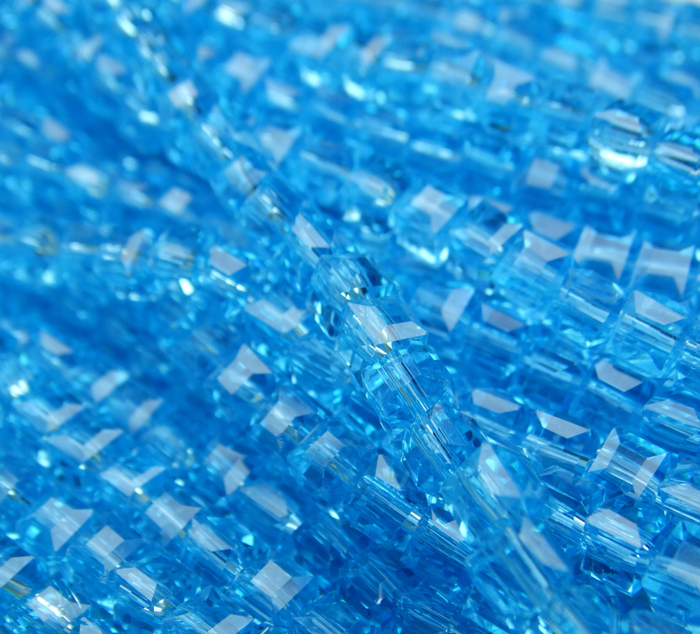 БВ016НН3 Хрустальные бусины квадратные, цвет: ярко-голубой, размер 3 мм, кол-во: 63-65 шт.