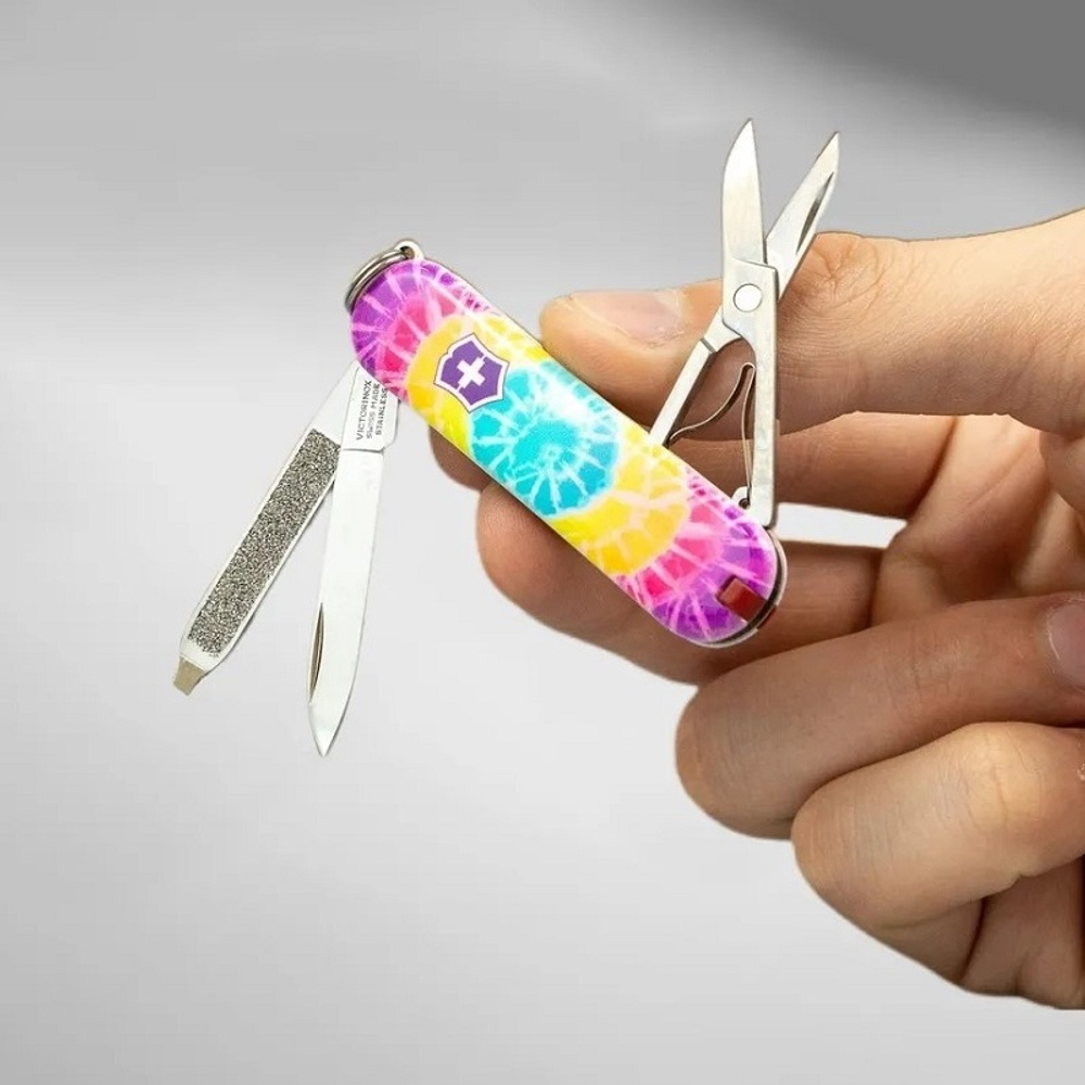 Нож перочинный Victorinox Classic Tie Dye (0.6223.L2103) 58мм 7функций