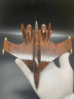 Истребитель из обсидиана в подарочной коробке