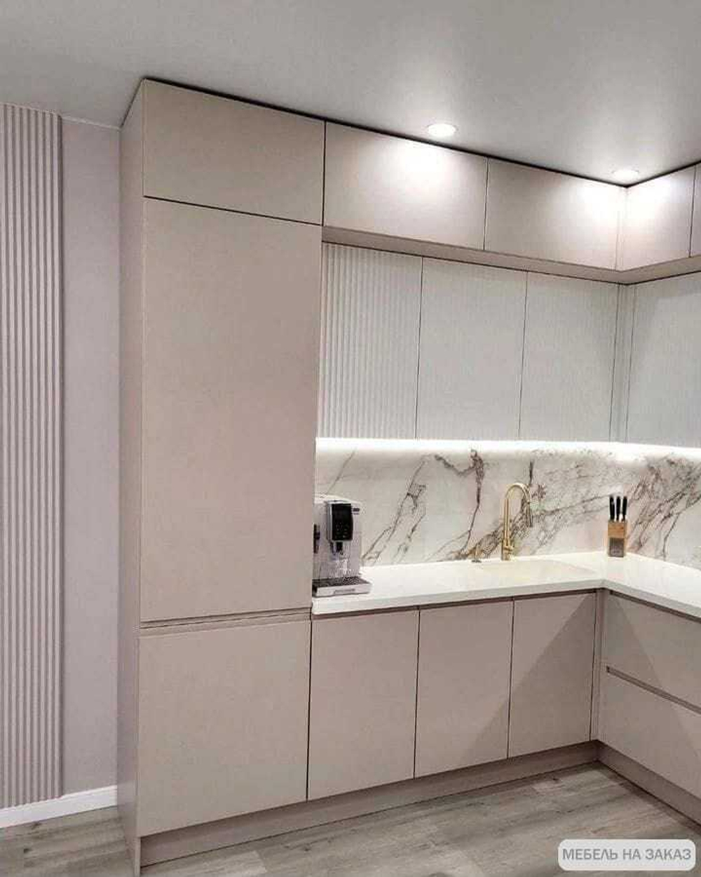 Кухня в цвете роза пепла