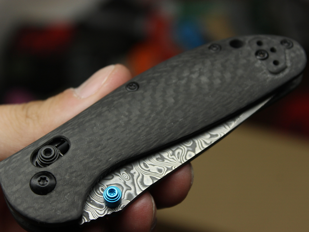 Нож Benchmade 556 Griptilian Mini Carbon (чистый карбон) А+++ - синий шпенек