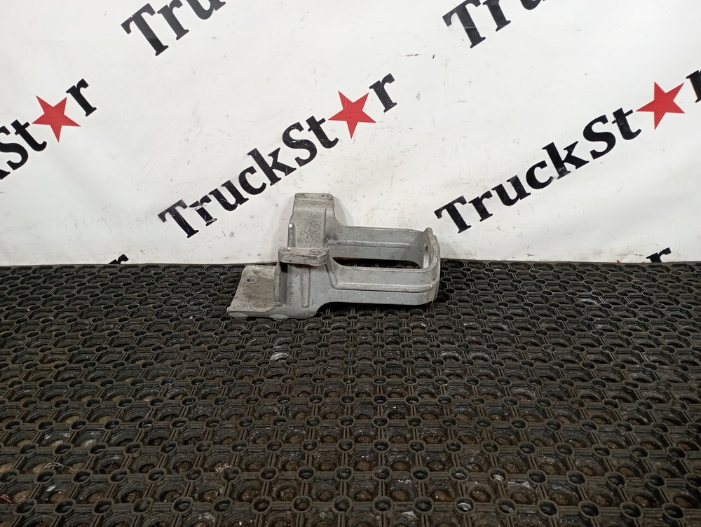 Кронштейн амортизатора