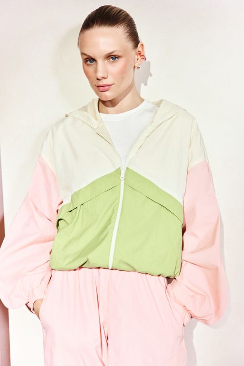 Олимпийка из нейлона 