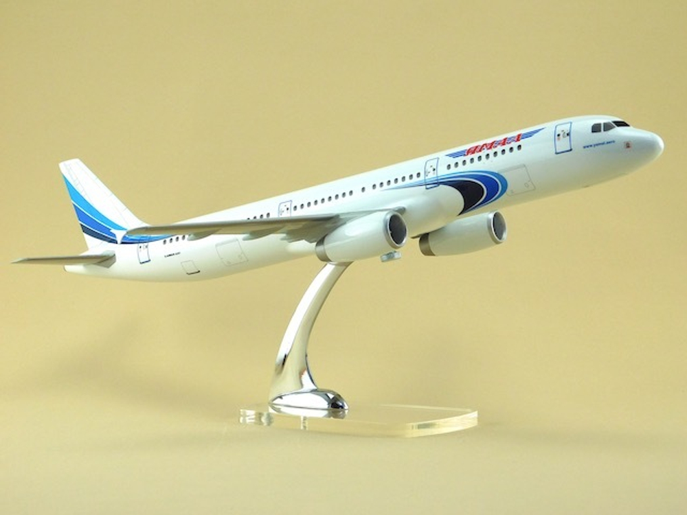 Модель самолета Airbus A321 (М1:100, Ямал)