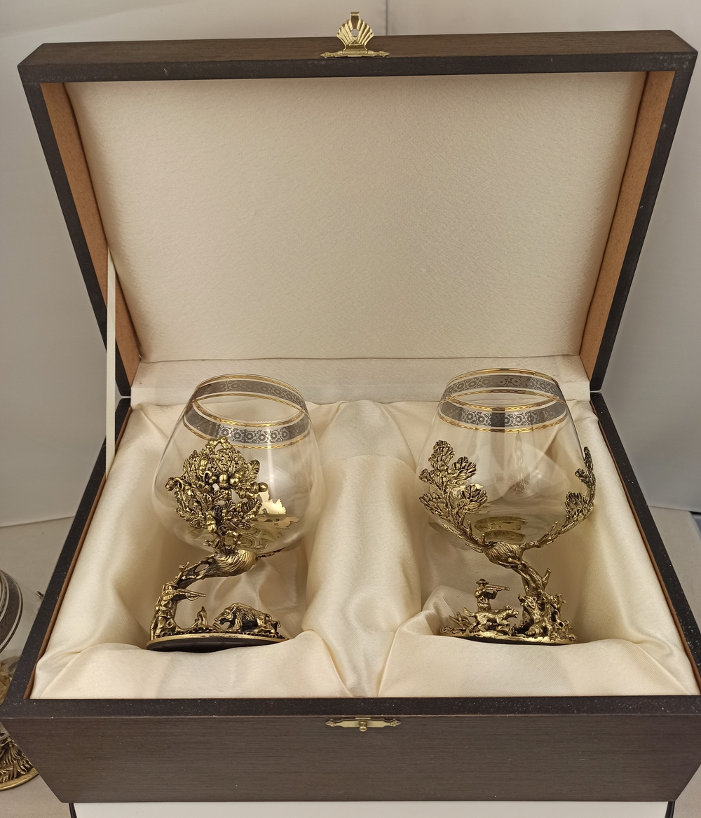 Набор из 2-х бокалов для коньяка "Охота на медведя" и "Охота на кабана" (подарочный футляр)