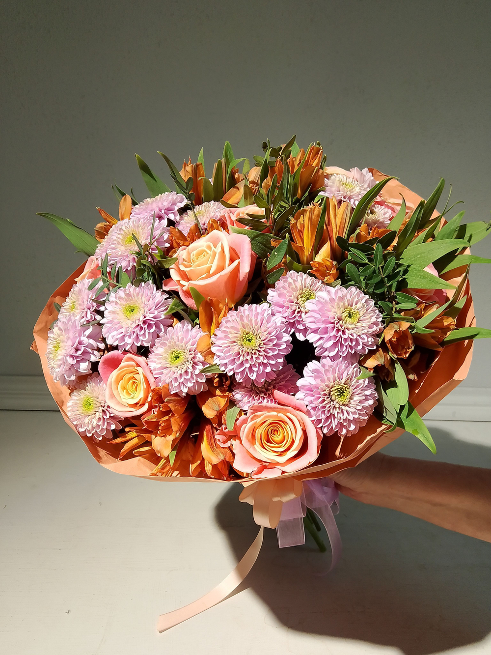 Букет из хризантем и альстромерии (С0033)