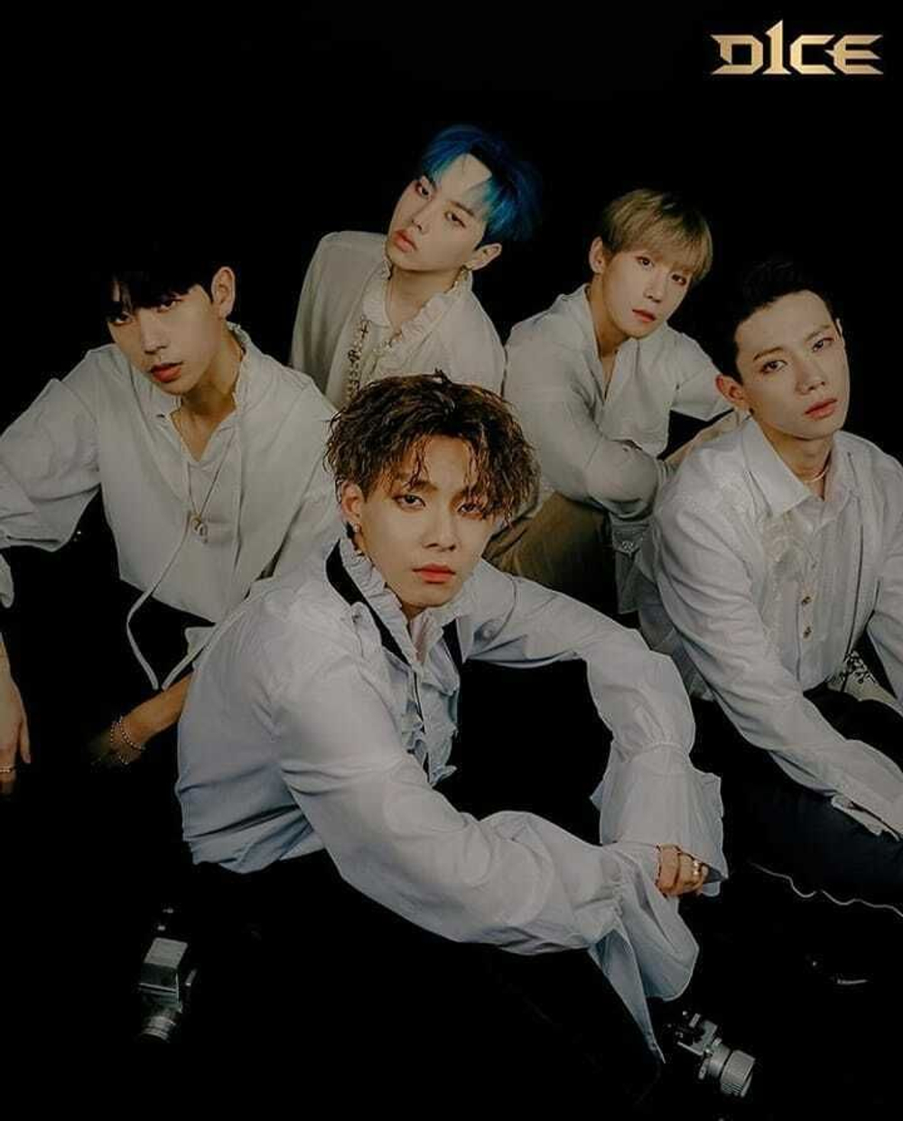 Альбом D1CE - Wake Up:Roll The World 1st Mini Album RANDOM Version