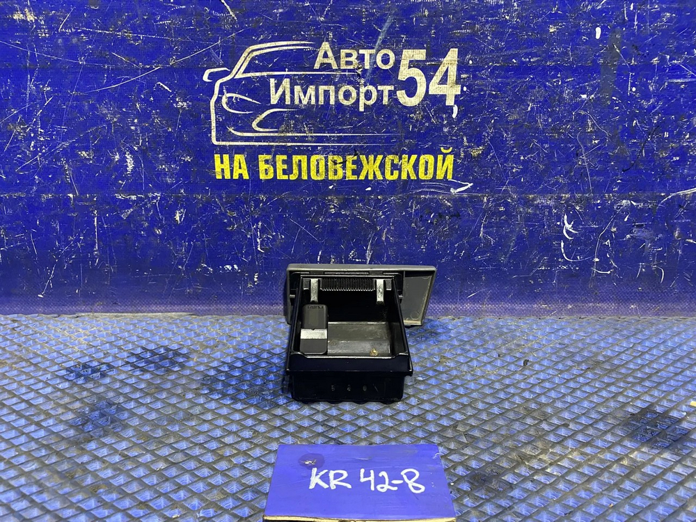 Пепельница TOYOTA LITEACE 1999