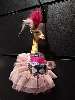 Подвеска 18х15см House of Seasons Жираф розовый