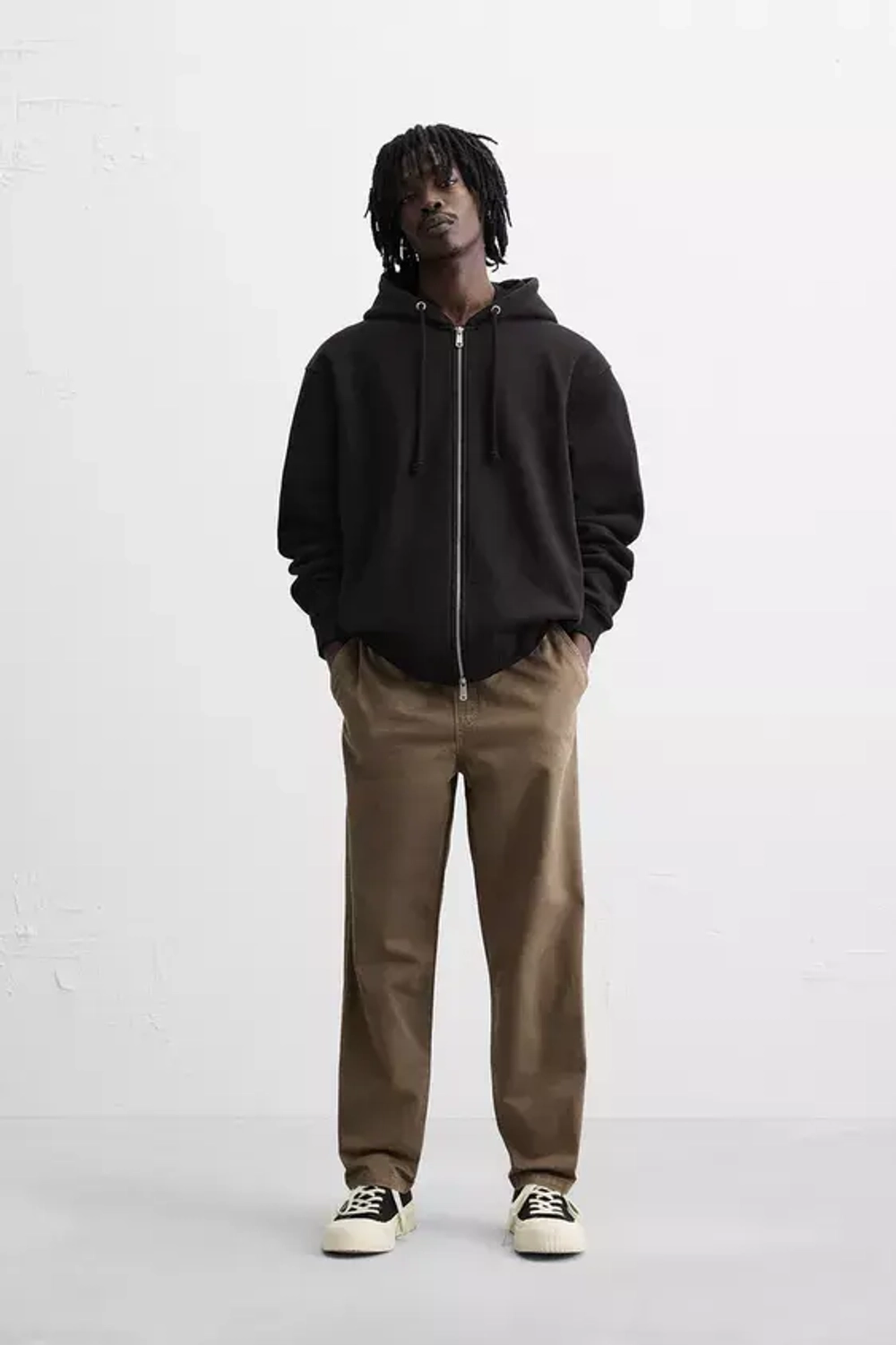 ZARA БРЮКИ-ДЖОГГЕРЫ ИЗ ТКАНИ С ЭФФЕКТОМ ПОТЕРТОСТИ, КОРИЧНЕВЫЙ