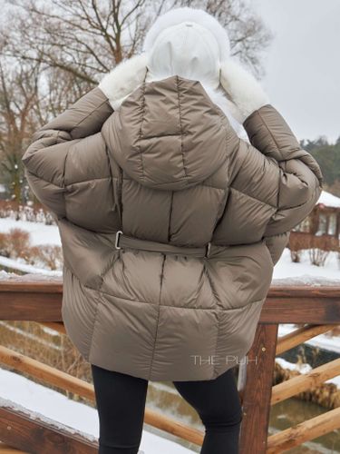 Пуховик летучая мышь с поясом в цвете капучино