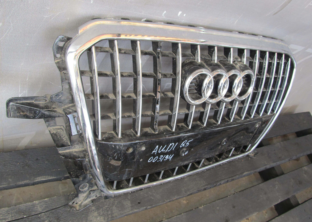 Решетка радиатора Audi Q5 (8R) 12-15 Б/У Оригинал 8r0853651ab