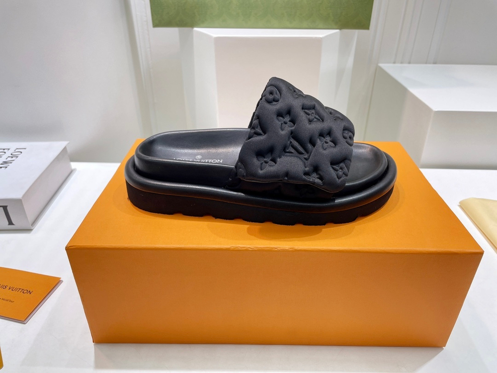 Louis Vuitton Pool Pillow Comfort Mule