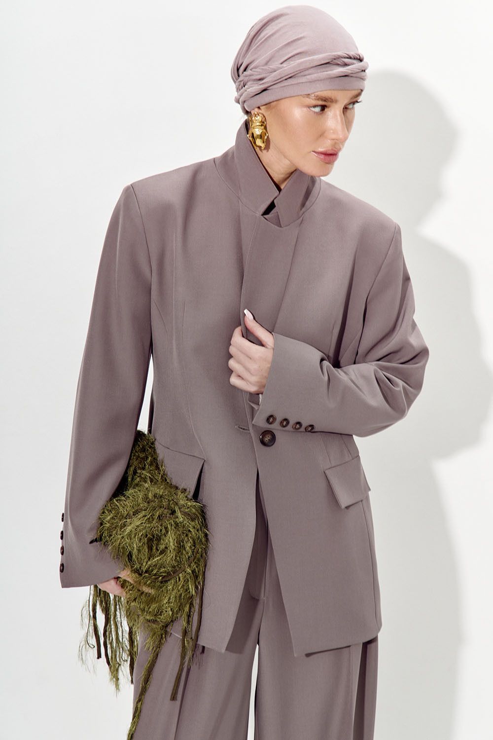 Приталенный пиджак "песочные часы" цвета тауп