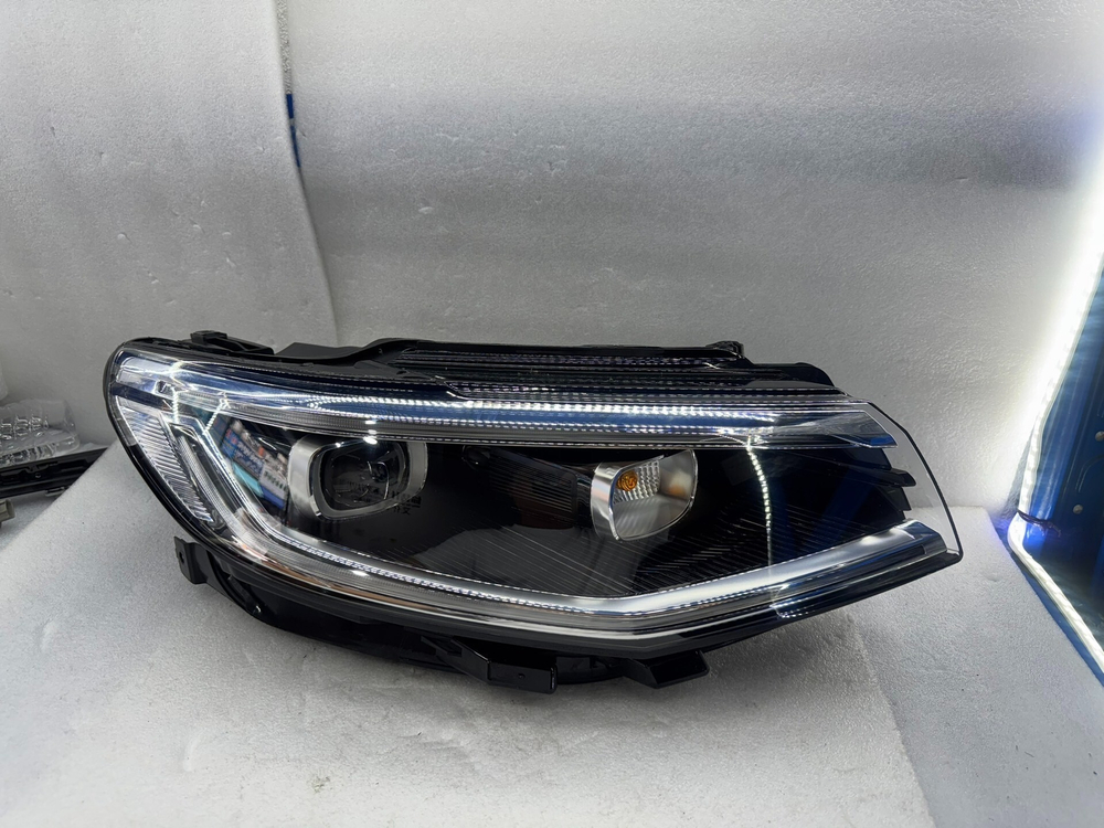 LED фара левая Volkswagen Bora 2023, оригинал, почти новая