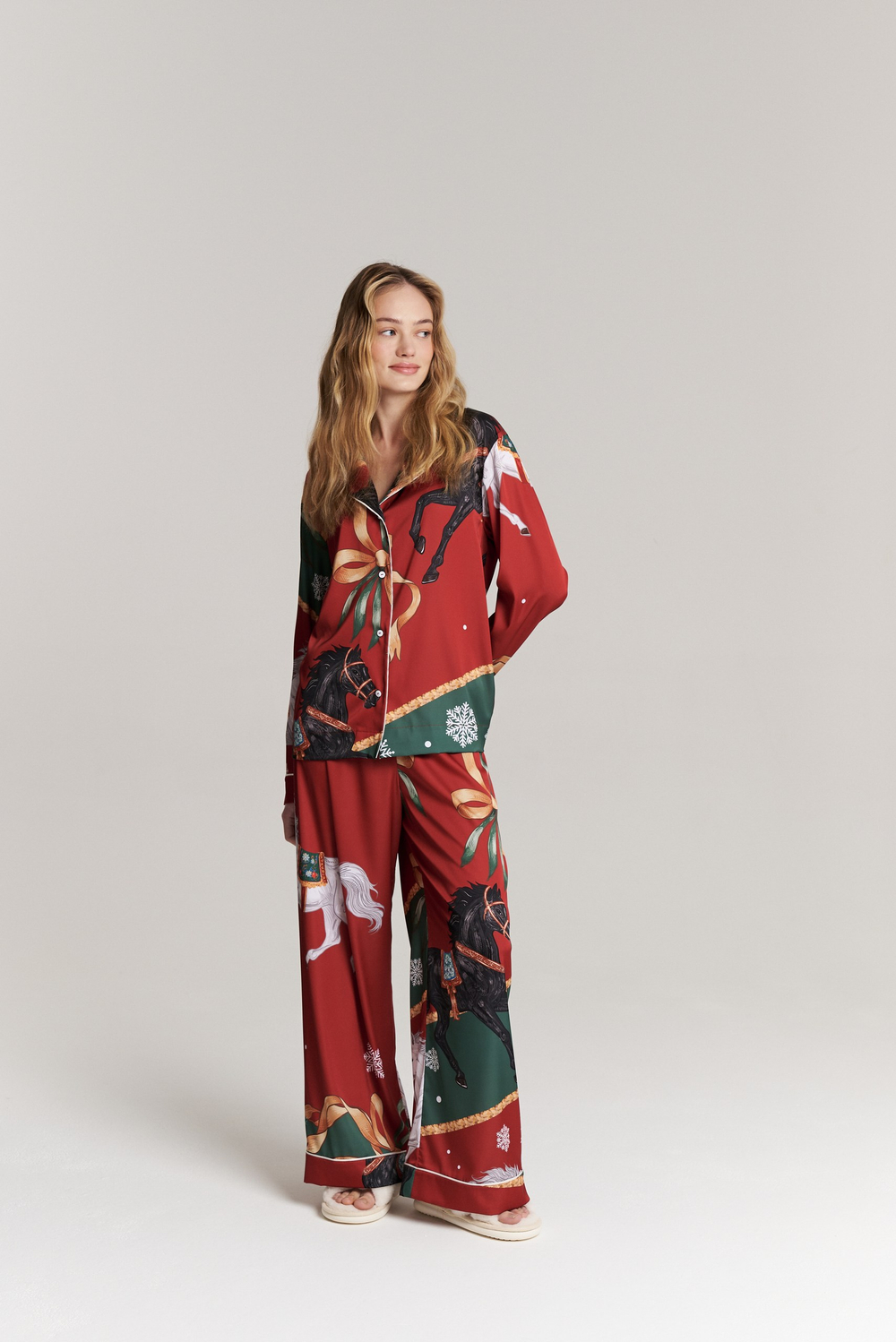 Шелковая блуза с кантом - новогодние лошади