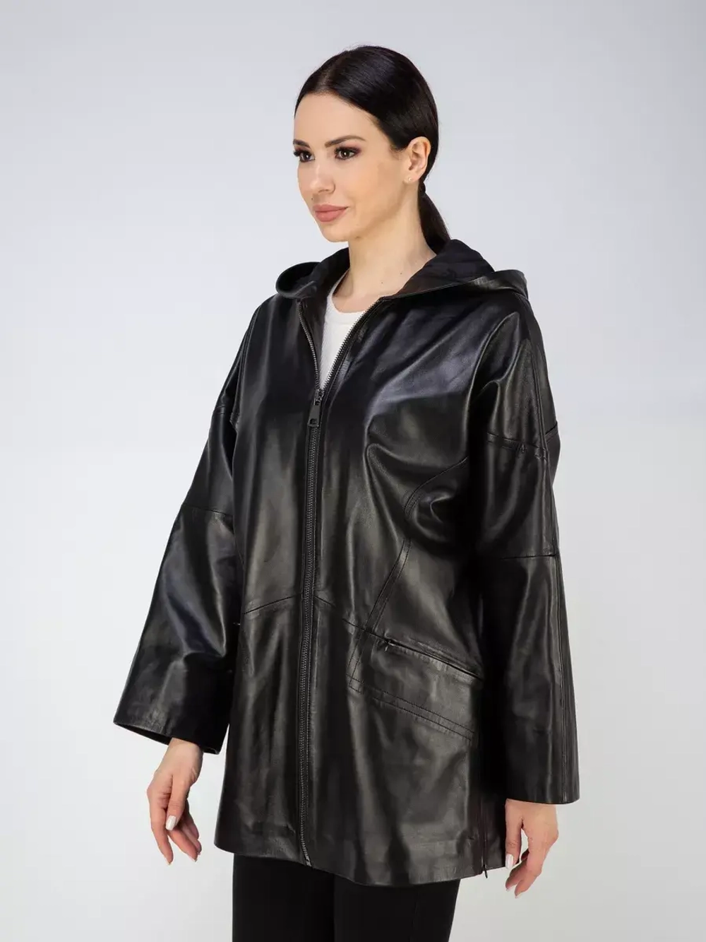 Кожаная куртка демисезонная оверсайз с капюшоном