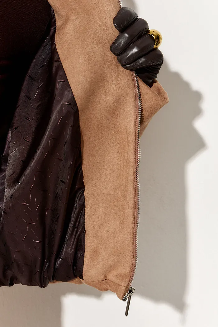 Куртка с защипами из экозамши цвета кэмел