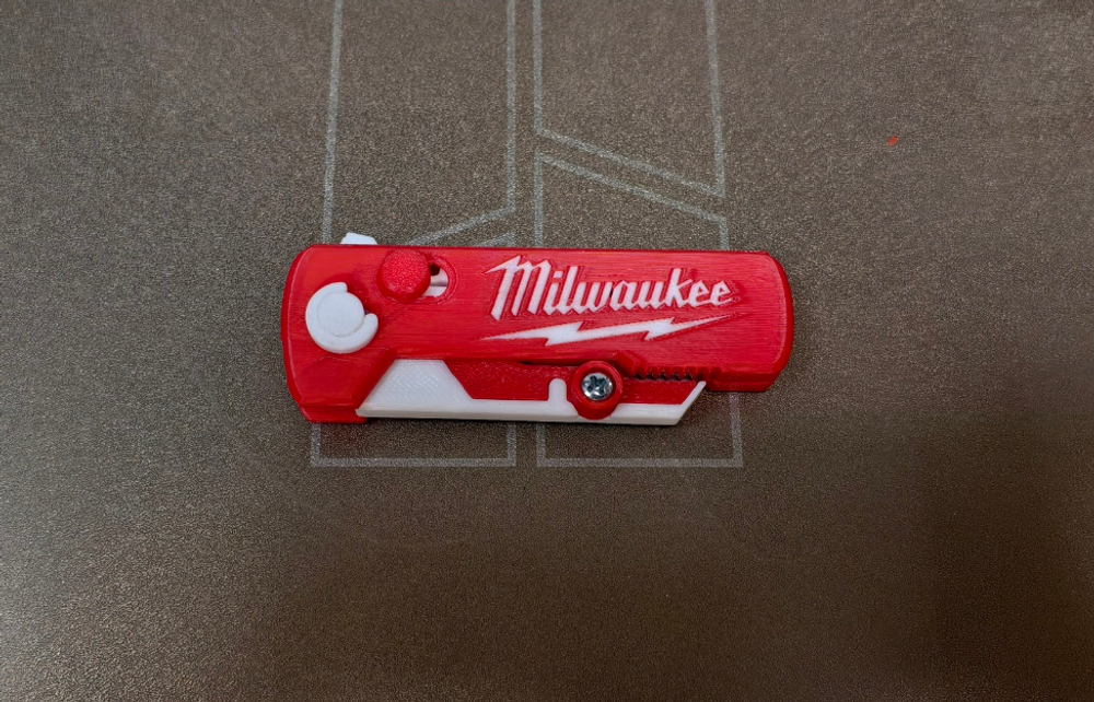 Набор инструментов Milwaukee из 4 элементов.