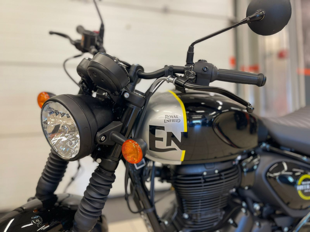 Royal Enfield 350 Hunter (Rebel Black)