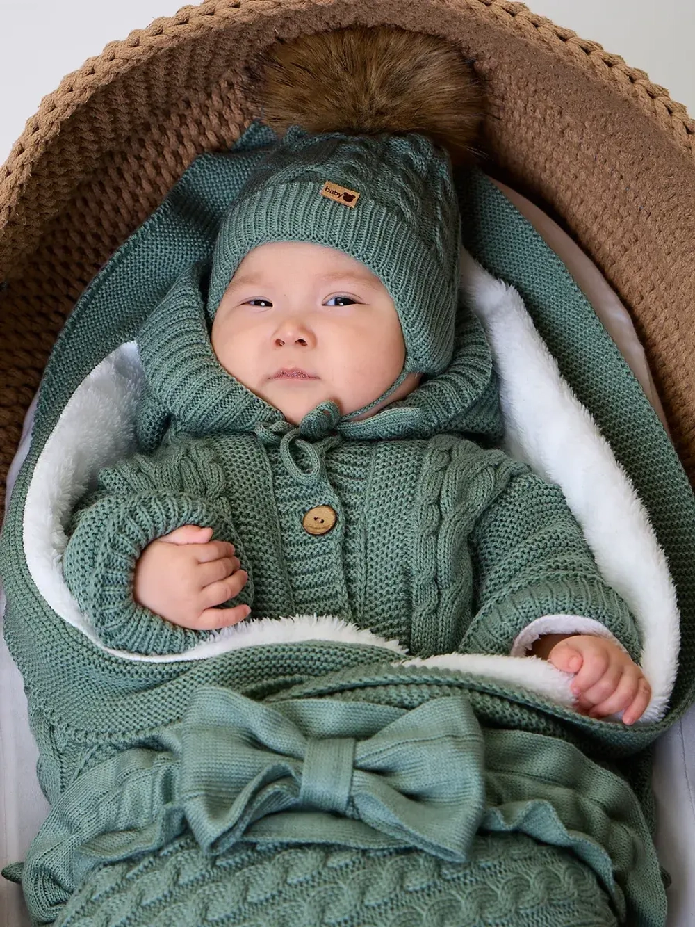 Вязаный конверт на выписку для новорожденного теплый