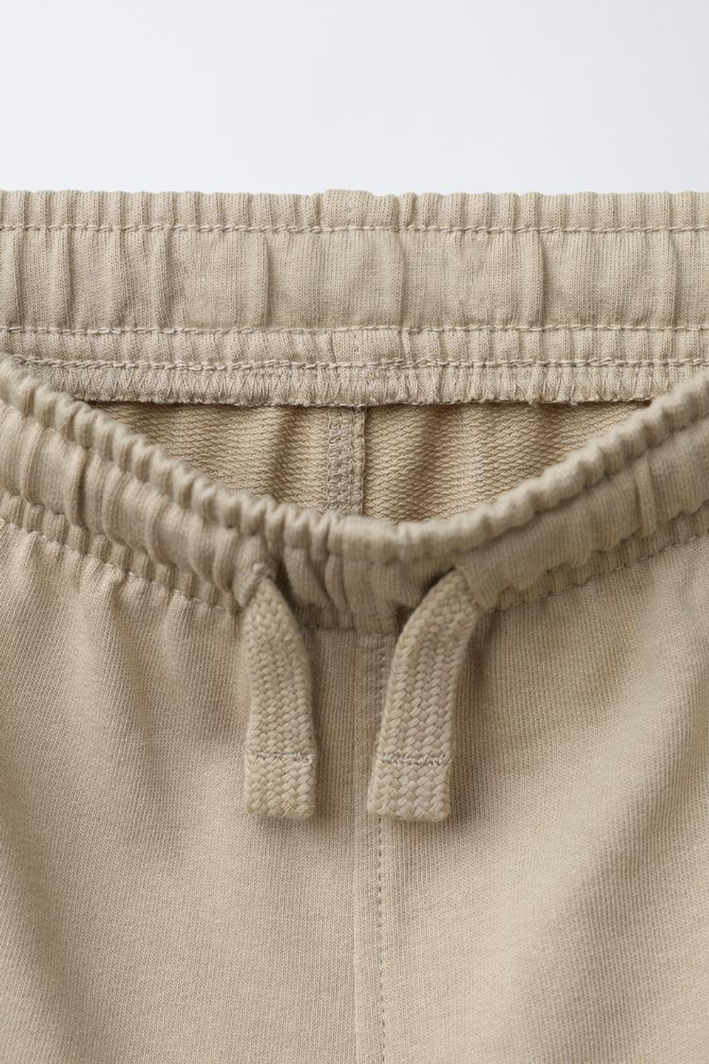 ZARA КОМПЛЕКТ ИЗ ФУТБОЛКИ И БЕРМУДОВ, ПЕСОЧНЫЙ