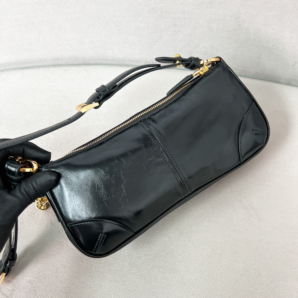 Prada Re-Edition 2002 Bag 26 cm