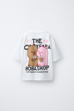 ZARA ФУТБОЛКА С ПРИНТОМ КАПИБАРЫ CAPYFUN ©, БЕЛЫЙ