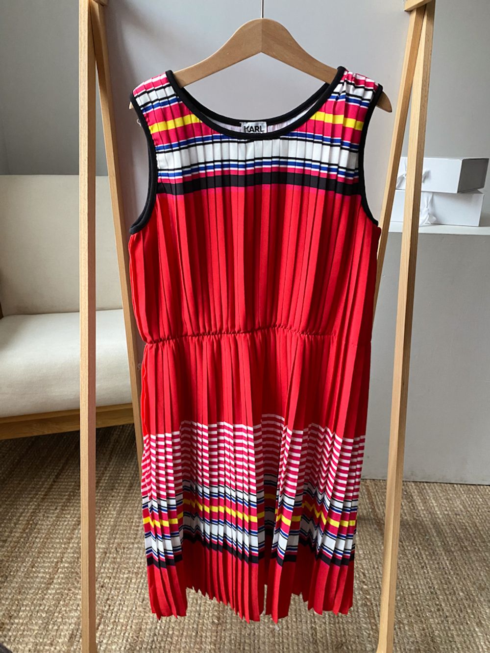 Платье Karl Lagerfeld, 140