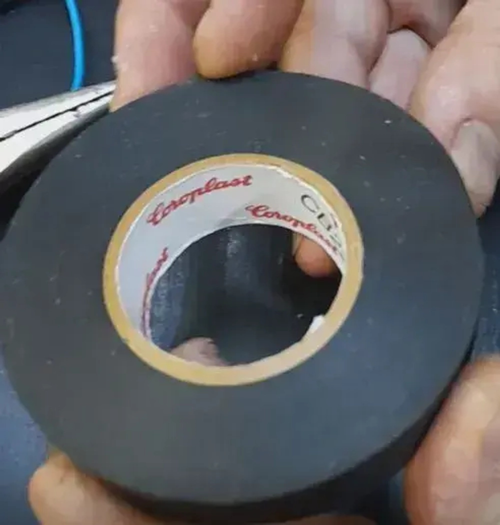 Изолента Коропласт 839 ПЭТ, 1 шт.25*19мм. автомобильная профессиональная подкапотная черная для жгутования, скрутки проводов, ПЭТ-ткань лавсан, матерчатая обмотка