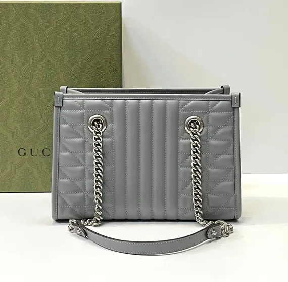 Маленькая сумка-тоут Gucci GG Marmont серый