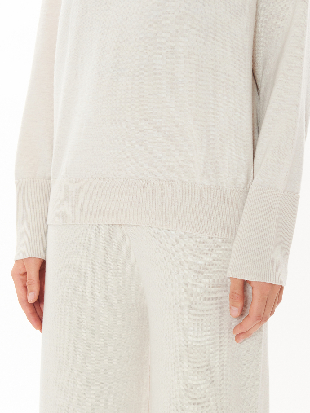 Женский костюм двойка из шерсти светлый