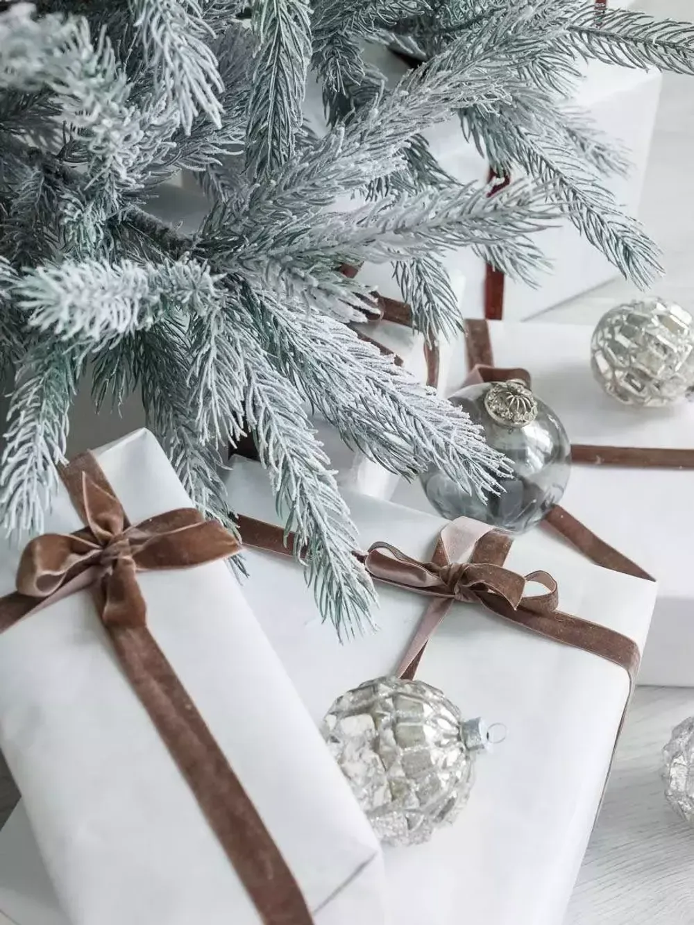 Заснеженная елка «Арктико» (Литая хвоя) от 1.5 до 2.1 м